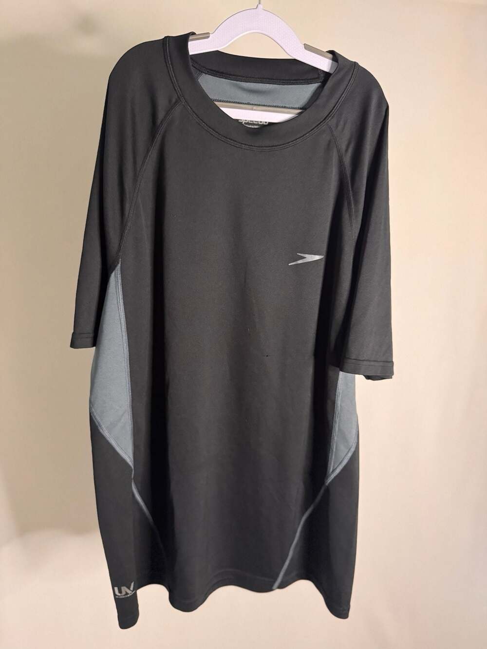 Speedo Men's Short Sleeve UV Protection Rash Guard Swim Shirt Black/Grey